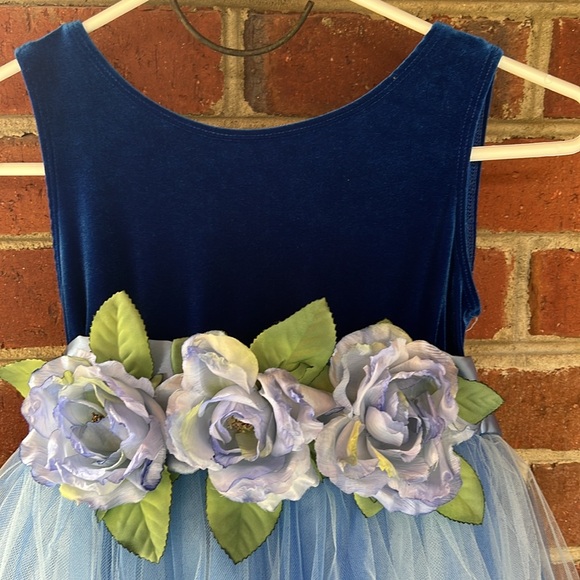 Girls formal dress - Picture 2 of 4